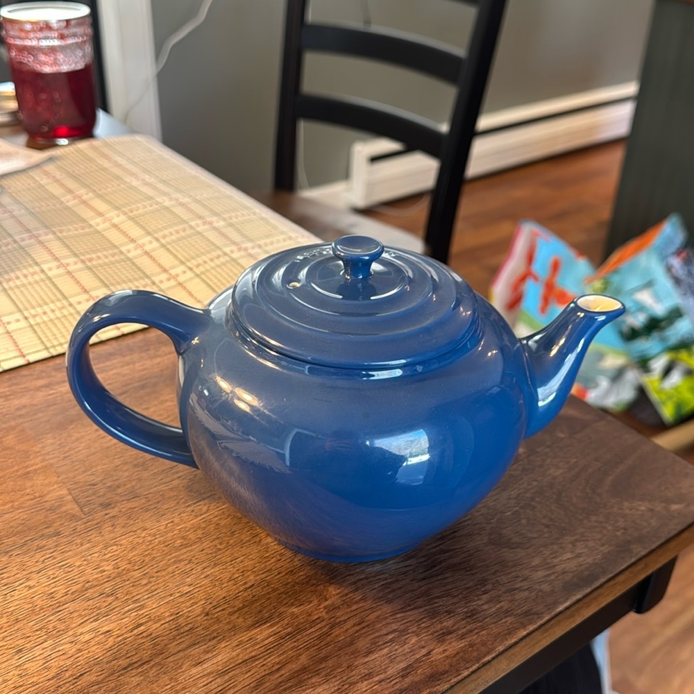 Le Crueuset ceramic tea pot
